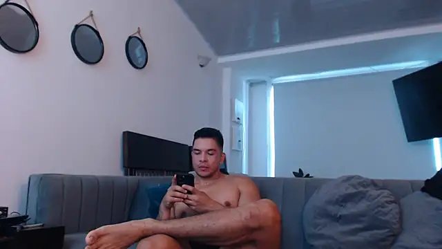 estebandelouis online show from 3, 3, 2025