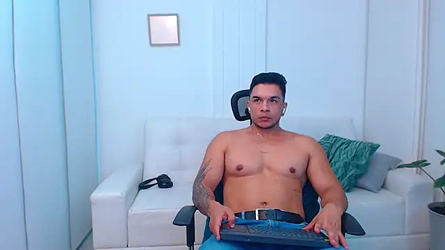 estebandelouis online show from 5, 3, 2025