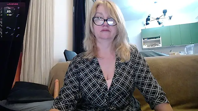 Blond Woman online show from 5, 2, 2025