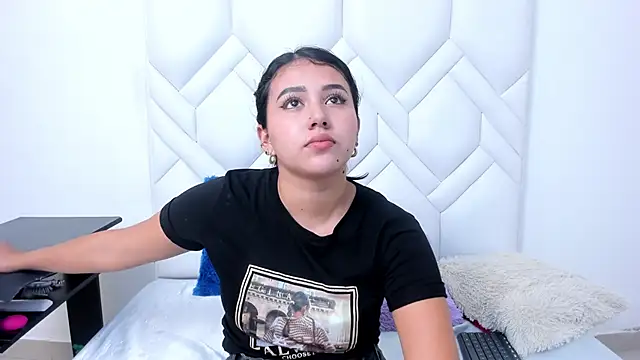 Analia18  online show from 14, 11, 2025