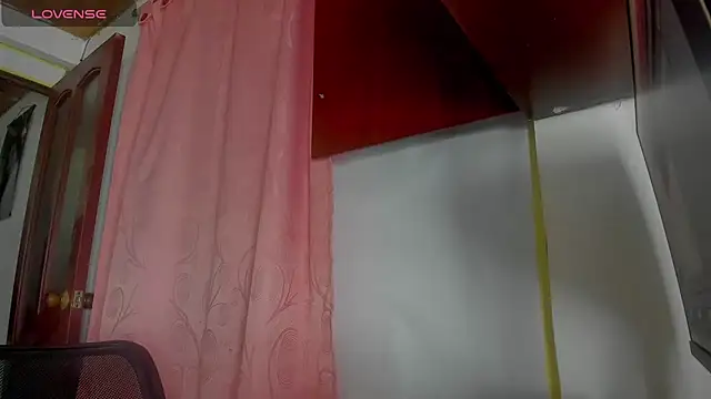 Snapshot of Nenita_Hot_ chatting on 4, 11, 2025 Nenita Hot online show from 4, 11, 2025