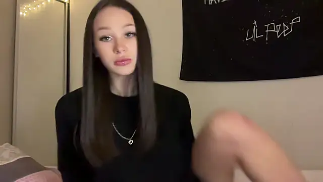 ur molly online show from 31, 10, 2025