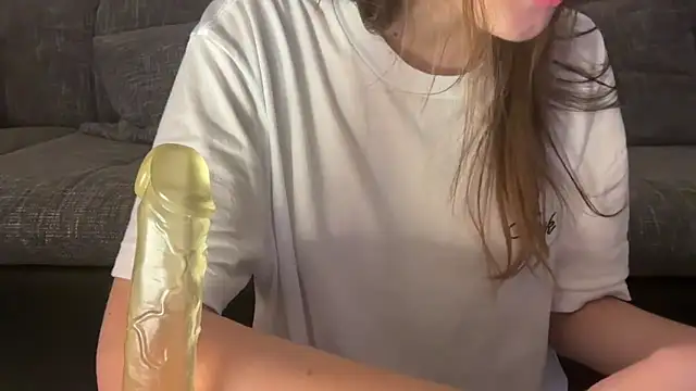 Snapshot of EmilyWi_ chatting on 12, 12, 2024 EmilyWi  online show from 12, 12, 2024