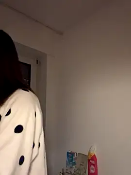 Snapshot of EmilyWi_ chatting on 8, 10, 2025 EmilyWi  online show from 8, 10, 2025