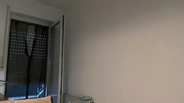 Snapshot of EmilyWi_ chatting on 13, 10, 2025 EmilyWi  online show from 13, 10, 2025