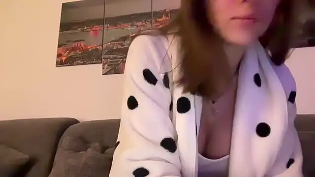 Snapshot of EmilyWi_ chatting on 17, 10, 2025 EmilyWi  online show from 17, 10, 2025