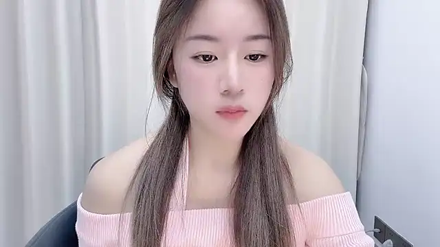 chloe-01 online show from 4, 12, 2024