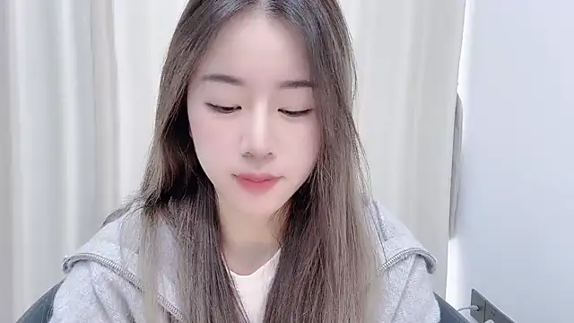 chloe-01 online show from 5, 12, 2024