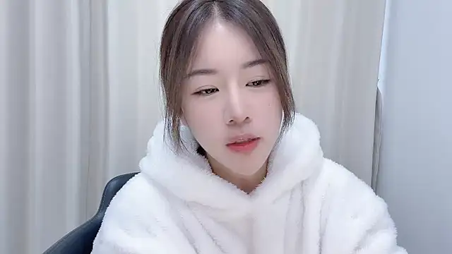 chloe-01 online show from 6, 12, 2024