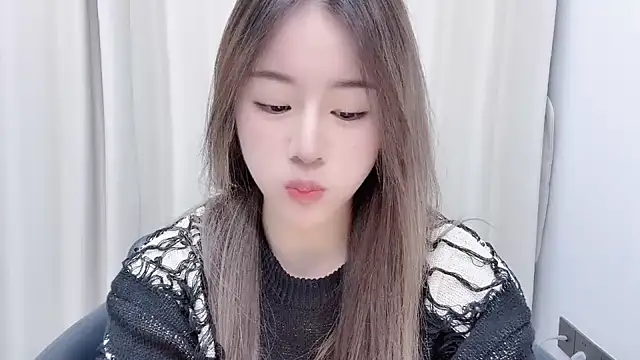 chloe-01 online show from 7, 12, 2024