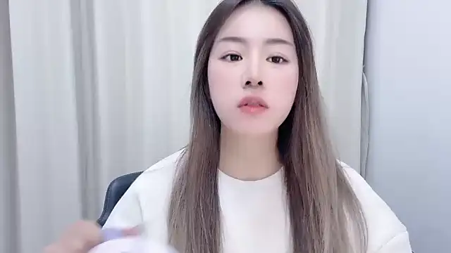 chloe-01 online show from 13, 1, 2025