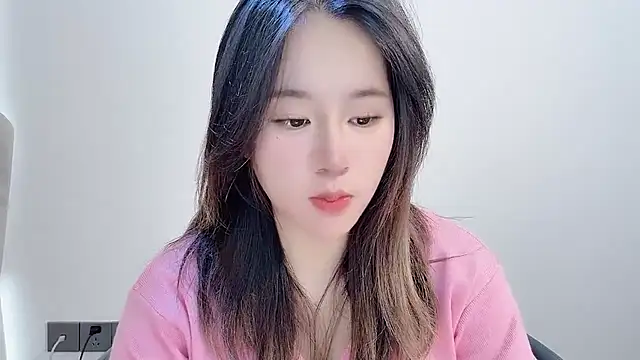 chloe-01 online show from 2, 12, 2025