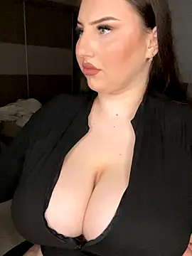 Snapshot of KarinaCelinne chatting on 2, 12, 2025 KarinaCelinne online show from 2, 12, 2025