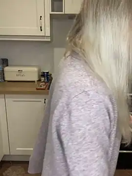Snapshot of carlaaa chatting on 16, 9, 2025 carlaaa online show from 16, 9, 2025