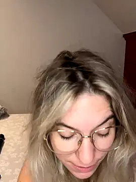 Snapshot of carlaaa chatting on 29, 9, 2025 carlaaa online show from 29, 9, 2025