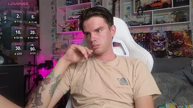 Snapshot of Mike_Burn chatting on 12, 10, 2025 Mike Burn online show from 12, 10, 2025