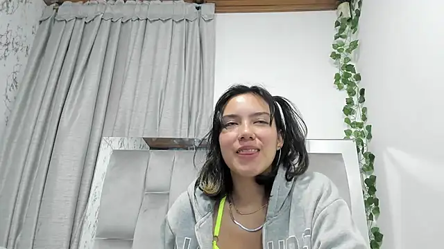 salome Queenx online show from 20, 1, 2025