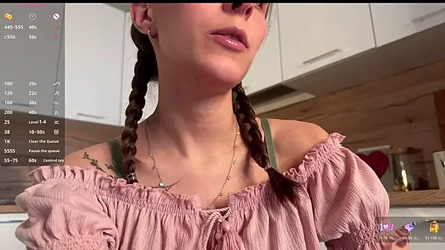 Snapshot of HellPeach chatting on 1, 12, 2025 HellPeach online show from 1, 12, 2025