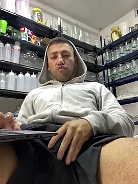 JuanZapata33 online show from 5, 2, 2025