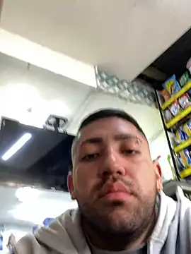 JuanZapata33 online show from 9, 4, 2026