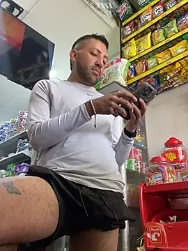 JuanZapata33 online show from 28, 4, 2026