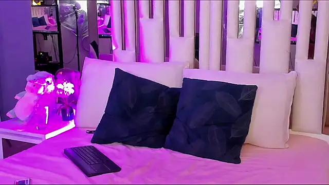 Kitty Eliffe online show from 24, 1, 2025