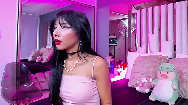 Kitty Eliffe online show from 5, 3, 2025