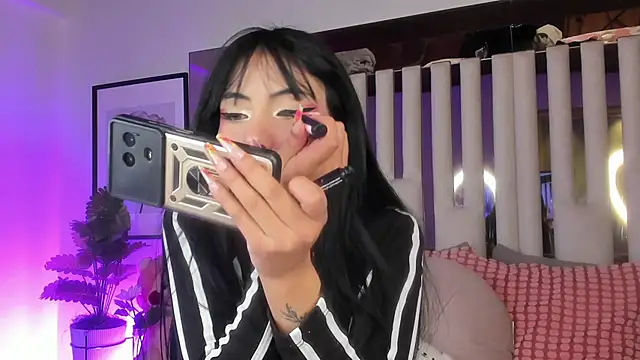 Kitty Eliffe online show from 3, 10, 2025