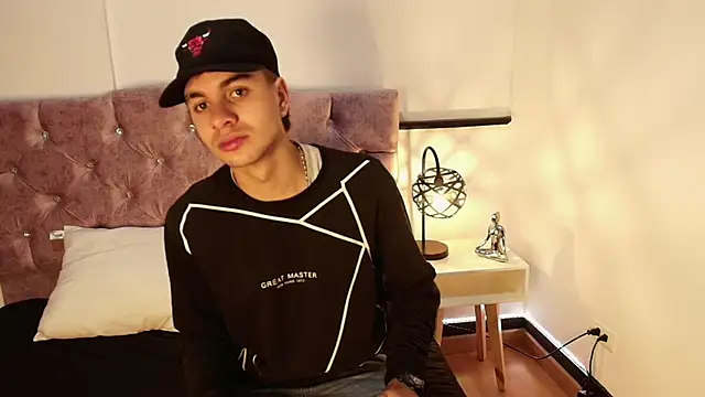 Snapshot of Amadeo_Wild chatting on 3, 12, 2024 Amadeo Wild online show from 3, 12, 2024