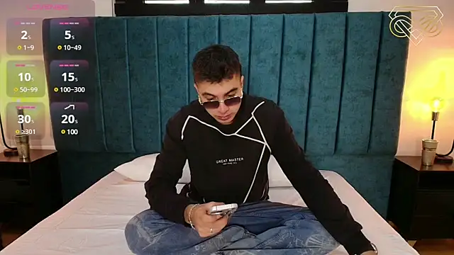 Snapshot of Amadeo_Wild chatting on 18, 12, 2024 Amadeo Wild online show from 18, 12, 2024