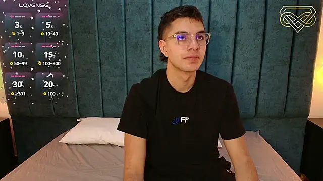 Snapshot of Amadeo_Wild chatting on 21, 12, 2024 Amadeo Wild online show from 21, 12, 2024