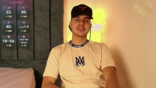 Snapshot of Amadeo_Wild chatting on 31, 12, 2024 Amadeo Wild online show from 31, 12, 2024