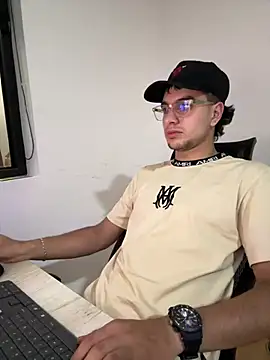 Snapshot of Amadeo_Wild chatting on 11, 1, 2025 Amadeo Wild online show from 11, 1, 2025