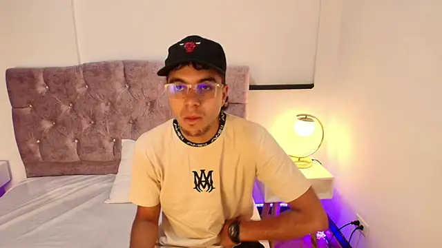 Snapshot of Amadeo_Wild chatting on 12, 1, 2025 Amadeo Wild online show from 12, 1, 2025