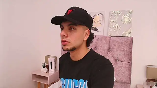 Snapshot of Amadeo_Wild chatting on 1, 2, 2025 Amadeo Wild online show from 1, 2, 2025