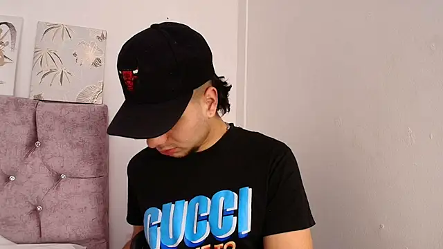 Snapshot of Amadeo_Wild chatting on 2, 2, 2025 Amadeo Wild online show from 2, 2, 2025