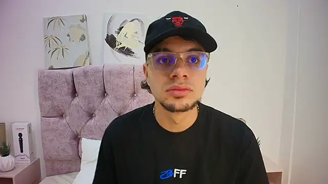 Snapshot of Amadeo_Wild chatting on 6, 2, 2025 Amadeo Wild online show from 6, 2, 2025