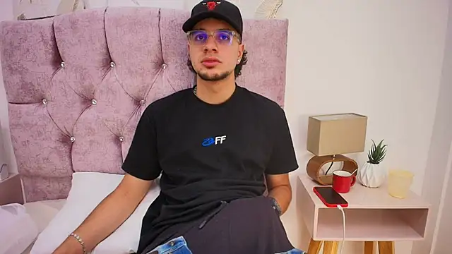 Snapshot of Amadeo_Wild chatting on 6, 2, 2025 Amadeo Wild online show from 6, 2, 2025