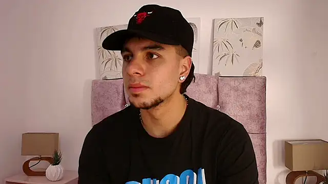 Snapshot of Amadeo_Wild chatting on 8, 2, 2025 Amadeo Wild online show from 8, 2, 2025