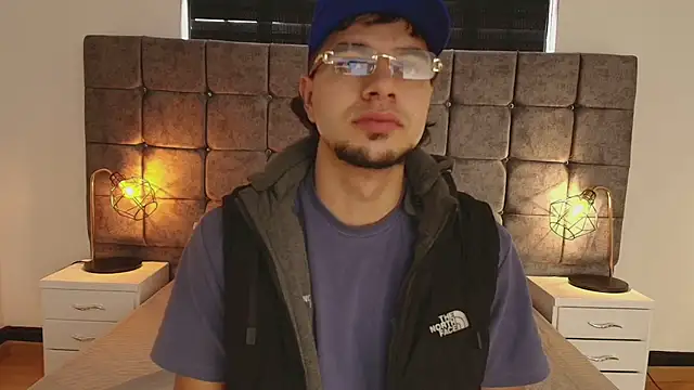 Snapshot of Amadeo_Wild chatting on 5, 3, 2025 Amadeo Wild online show from 5, 3, 2025