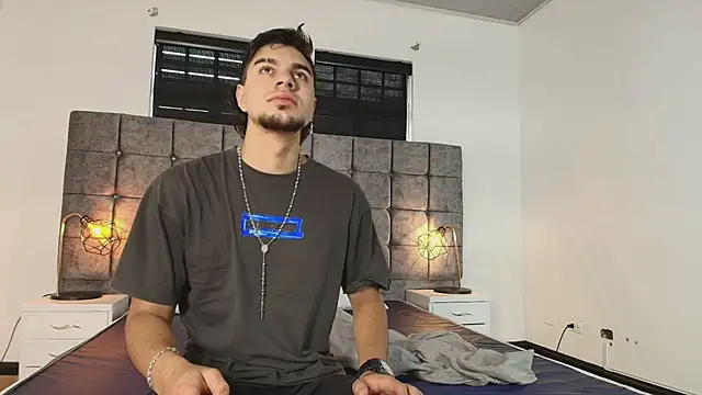 Snapshot of Amadeo_Wild chatting on 7, 3, 2025 Amadeo Wild online show from 7, 3, 2025