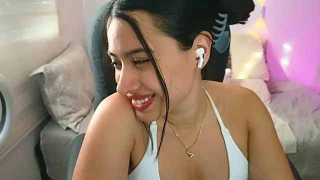 Snapshot of AlessaPears chatting on 11, 3, 2026 AlessaPears online show from 11, 3, 2026