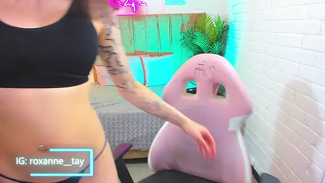 Snapshot of Roxanne_tay chatting on 21, 3, 2025 Roxanne tay online show from 21, 3, 2025