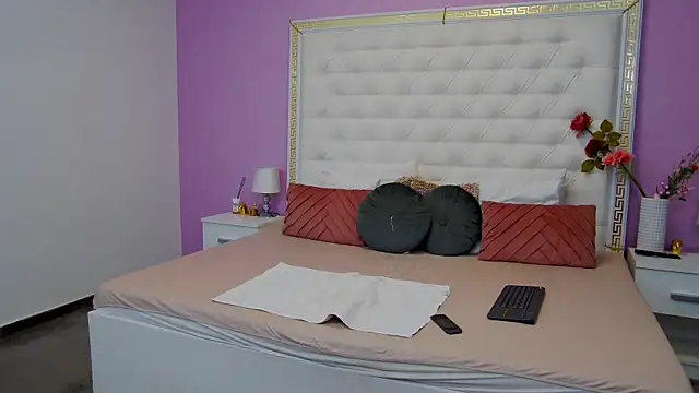 Snapshot of Lenna_Paul chatting on 13, 2, 2025 Lenna Paul online show from 13, 2, 2025