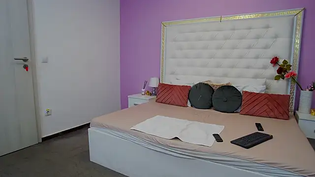 Snapshot of Lenna_Paul chatting on 17, 2, 2025 Lenna Paul online show from 17, 2, 2025