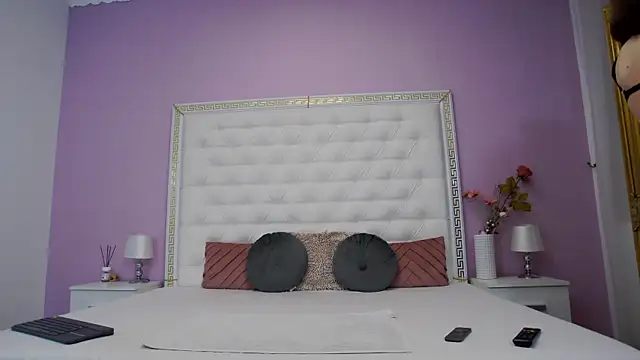 Lenna Paul online show from 10, 1, 2026