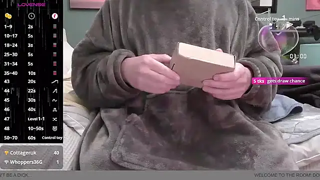 Snapshot of BondBroken chatting on 20, 11, 2025 BondBroken online show from 20, 11, 2025