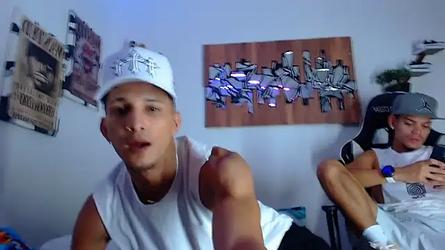 Snapshot of Friendsofeverything_ chatting on 22, 4, 2026 Friendsofeverything online show from 22, 4, 2026