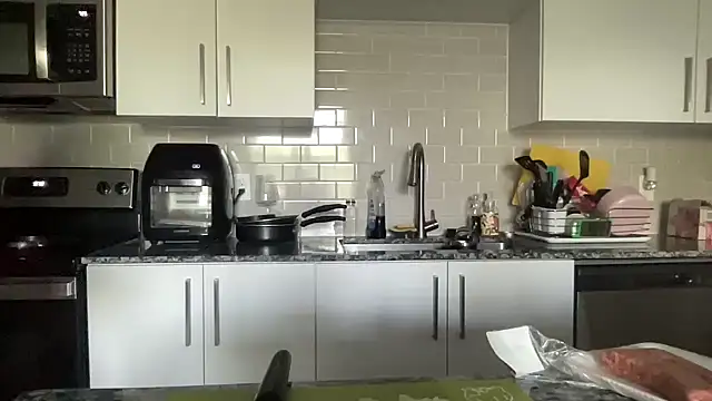 AveryJ99 online show from 22, 3, 2025