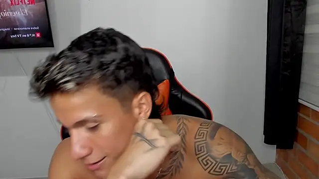 Snapshot of pettergrey1 chatting on 17, 10, 2025 pettergrey1 online show from 17, 10, 2025